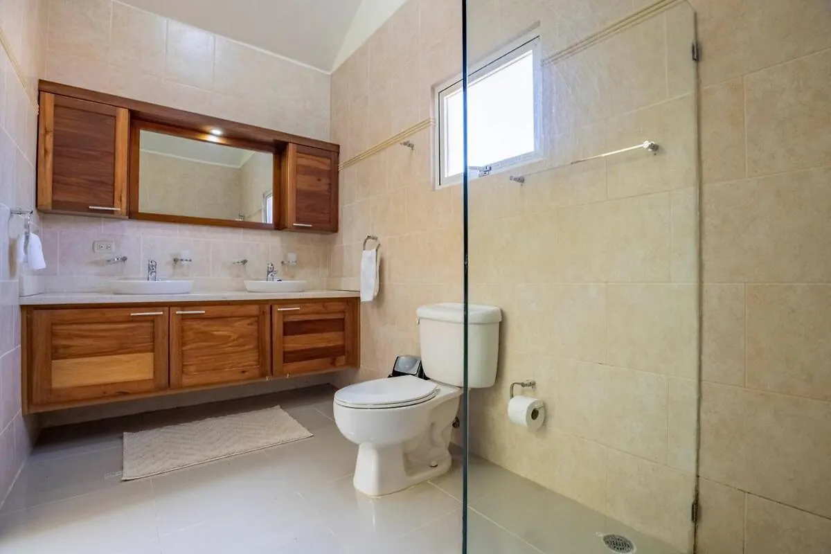 Pro Cab Paradise Condos קברטה